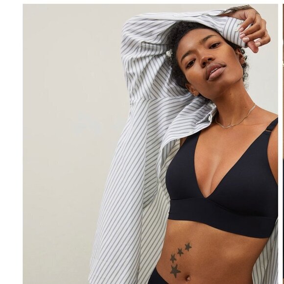 Everlane | The Invisible Bra - Picture 2 of 10